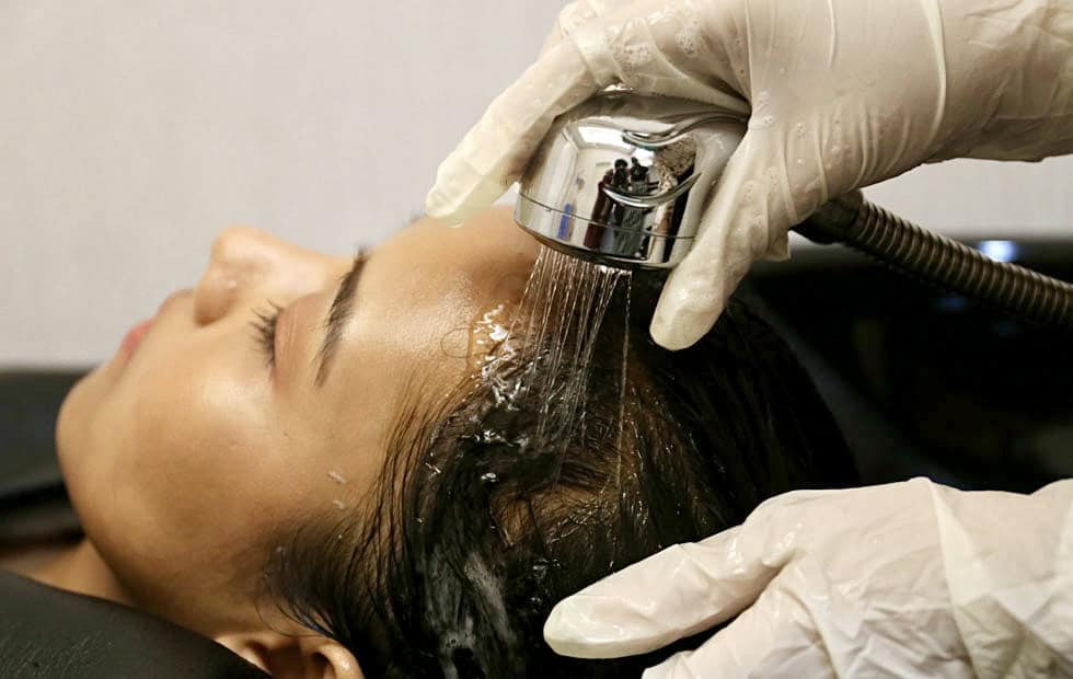 เจาะลึกทุก วิธีสระผมหลังปลูกผม เพื่อรักษากราฟท์ให้อยู่กับเรานานที่สุด